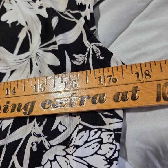 EUC INC INTERNATIONAL CONCEPTS WHITE BLACK FLORAL SURPLICE SLINKY MIDI DRESS M - Picture 14 of 15